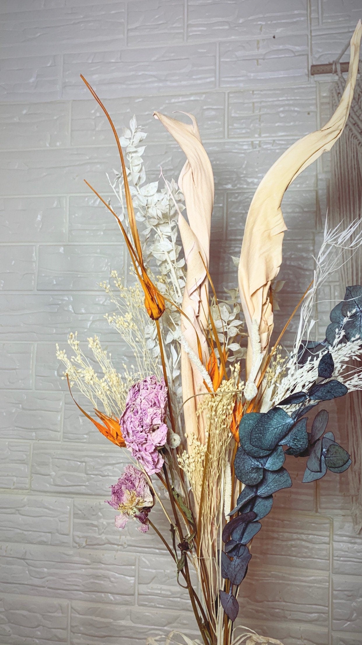 Tropical Bali composition bunch, exotic flower, africain protea, Australian banksia, rustic deco