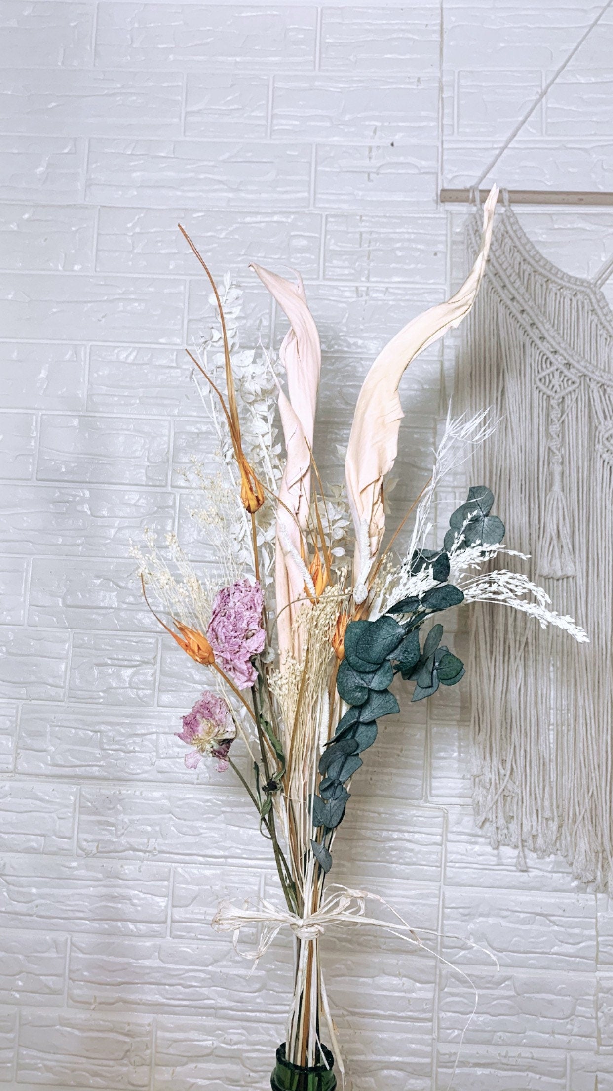 Tropical Bali composition bunch, exotic flower, africain protea, Australian banksia, rustic deco