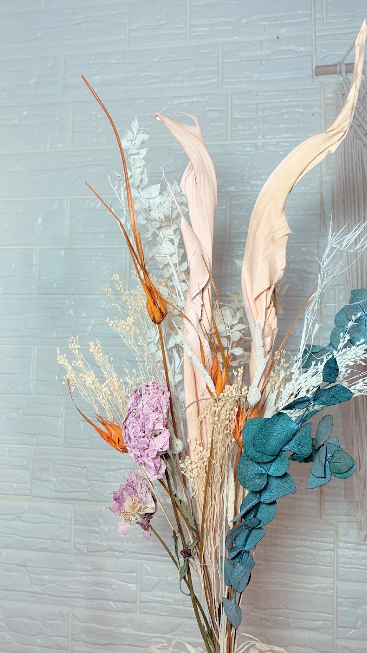 Tropical Bali composition bunch, exotic flower, africain protea, Australian banksia, rustic deco