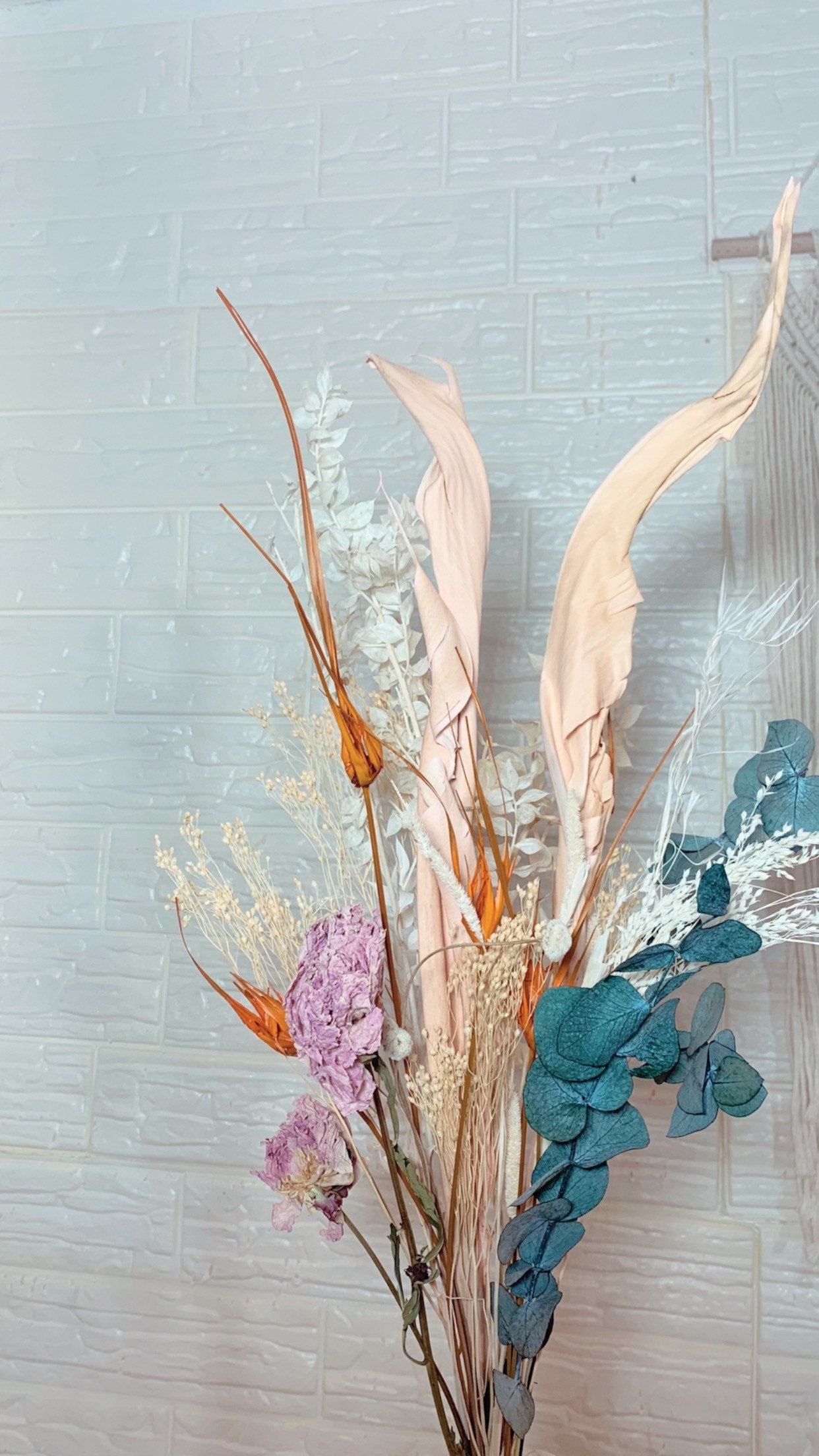 Tropical Bali composition bunch, exotic flower, africain protea, Australian banksia, rustic deco