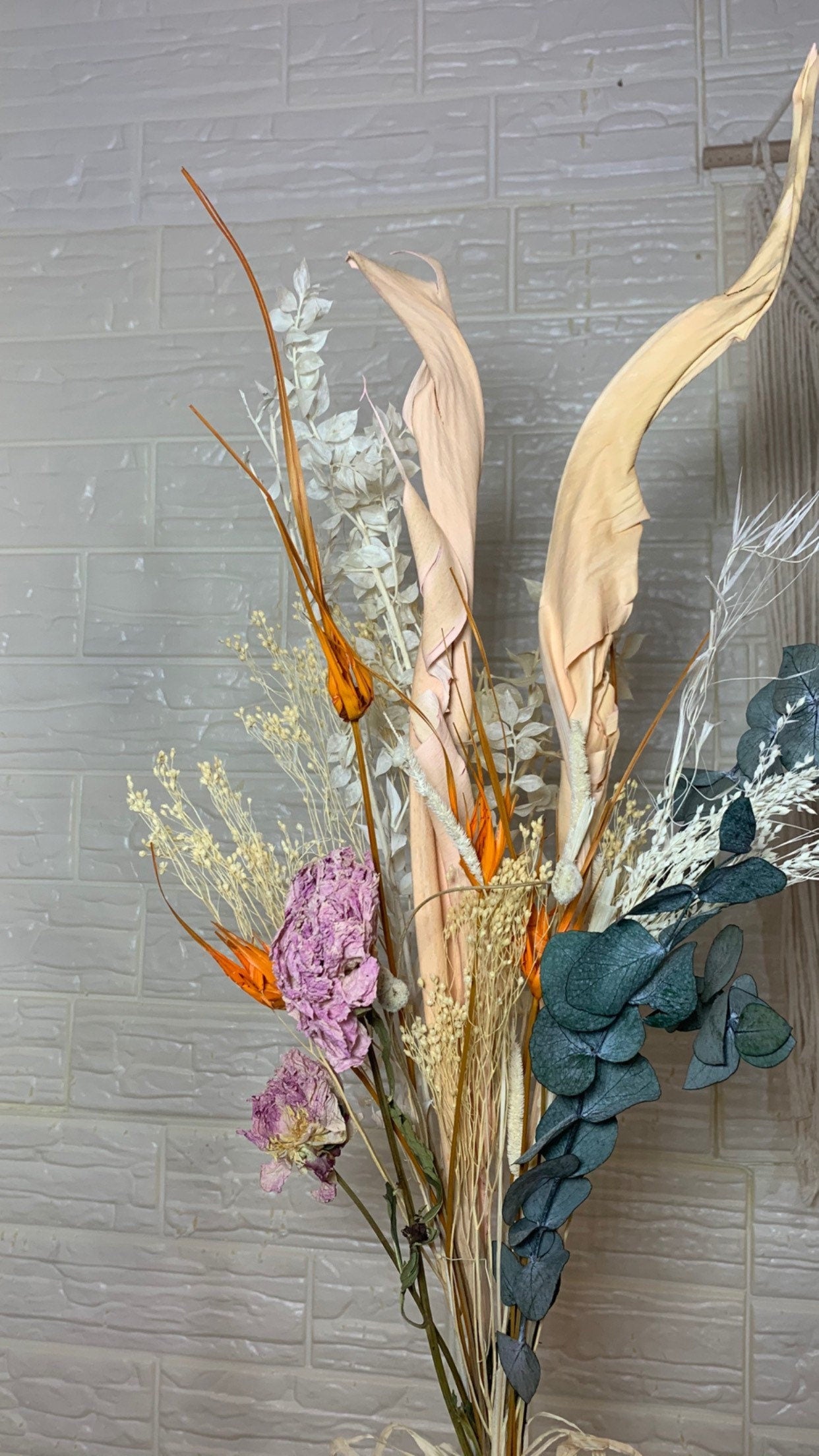 Tropical Bali composition bunch, exotic flower, africain protea, Australian banksia, rustic deco