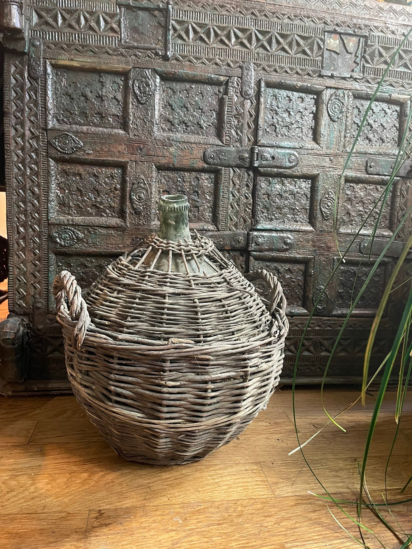 Very old demijohn carboy in its original wicker, vintage dame jeanne blown glassware 1900s