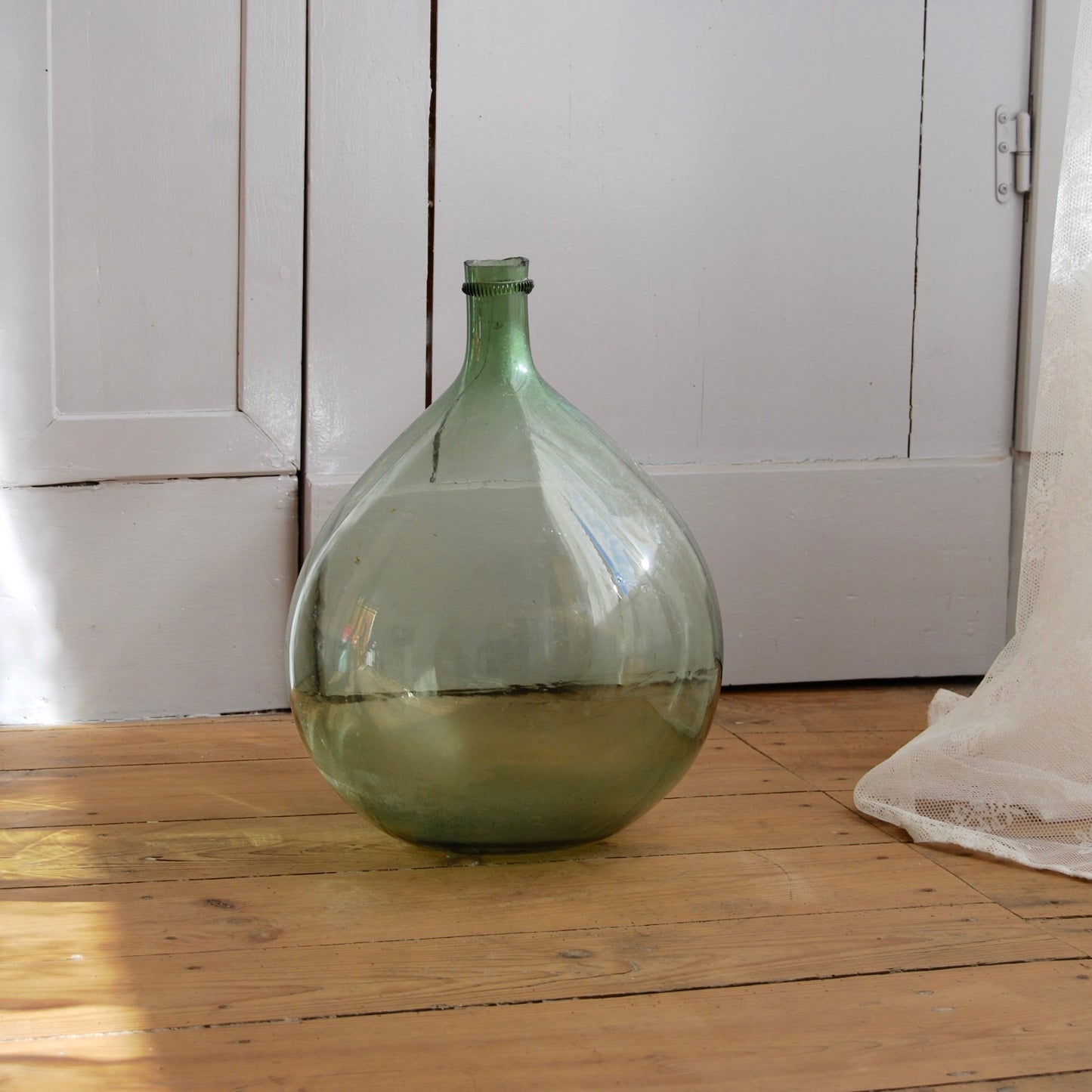 Large size French Dame Jeanne 25L, demijohn verre souffle Vintage green color 1960s, antique vase