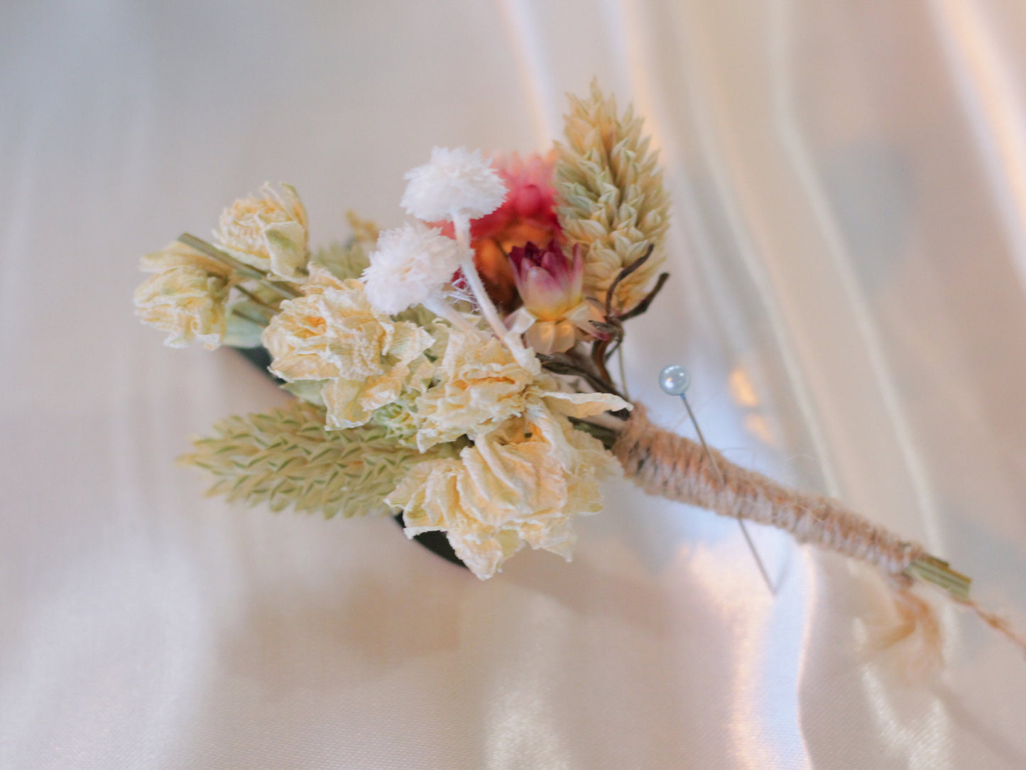 HANA wedding buttonhole for bridal and groom, Boutonniere for wedding in pink color