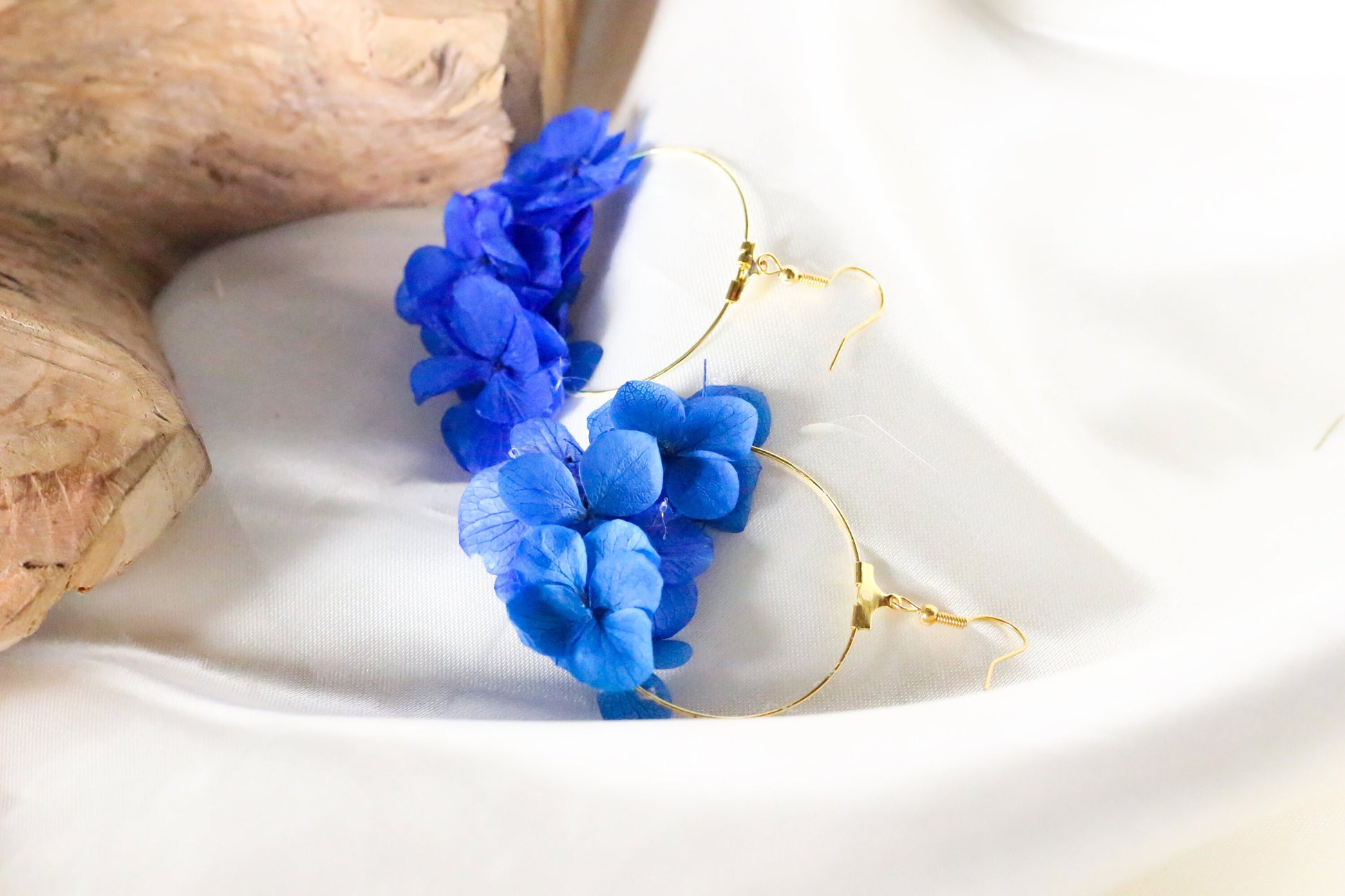 ELLA Floral Earrings/ Boucles d'oreilles preserved hortensia , bridal accessories, wedding accessories