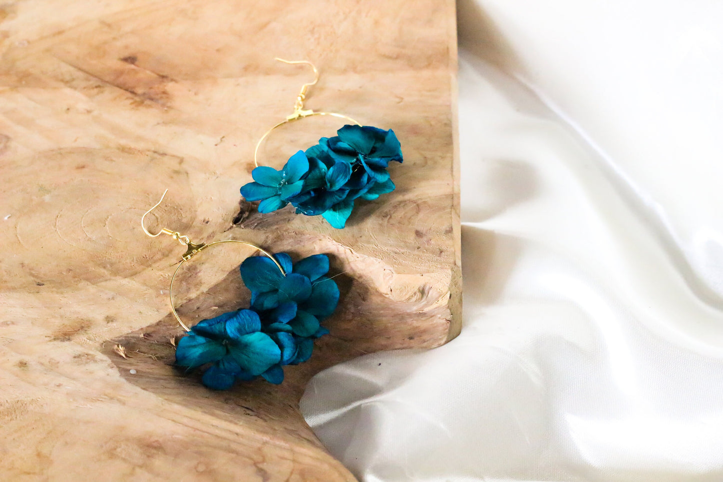 LUNA Floral Earrings/ Boucles d'oreilles preserved hortensia , bridal accessories, wedding accessories