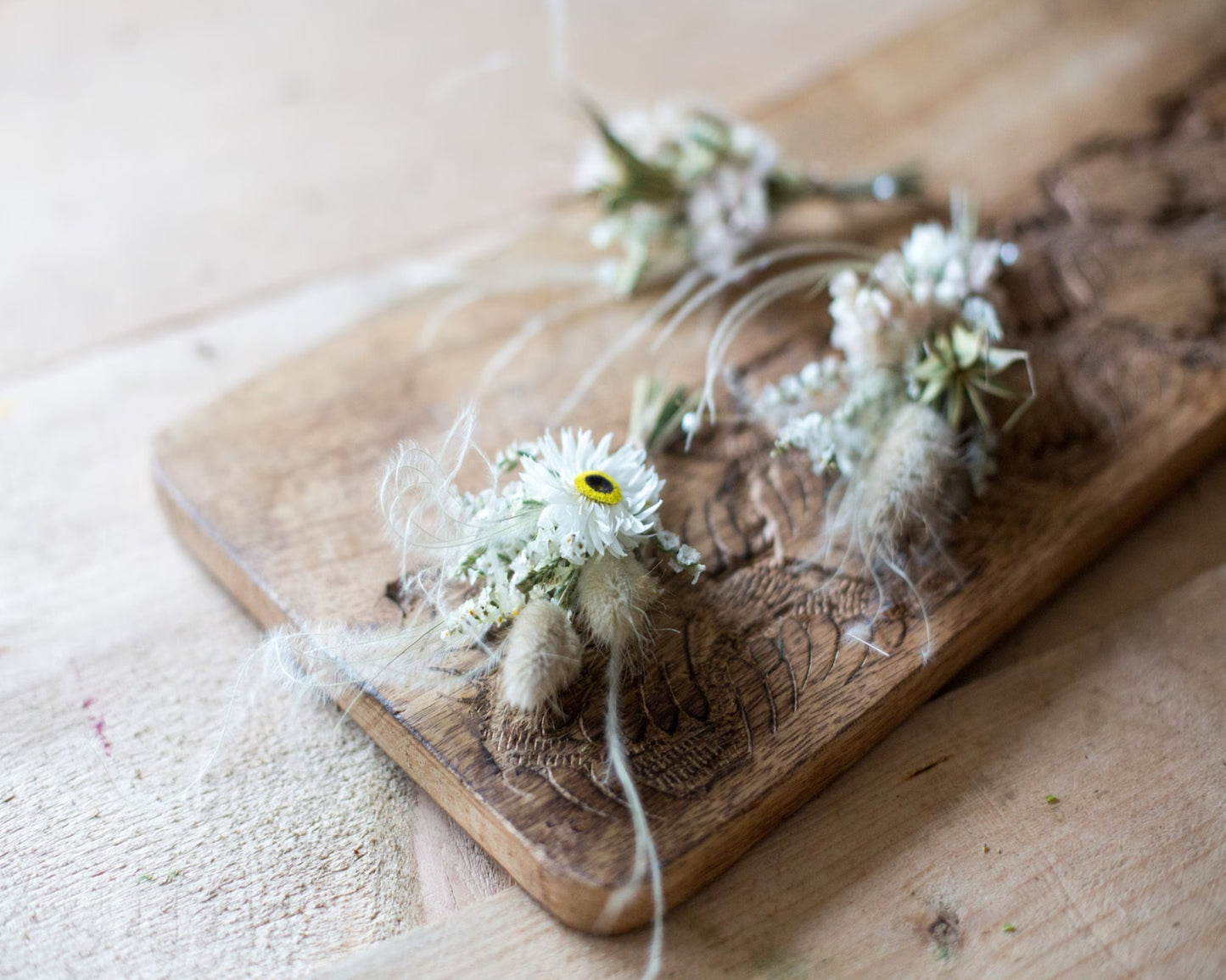 AMMOBIUM wedding buttonhole for bridal and groom, Boutonniere for wedding in cream and white color