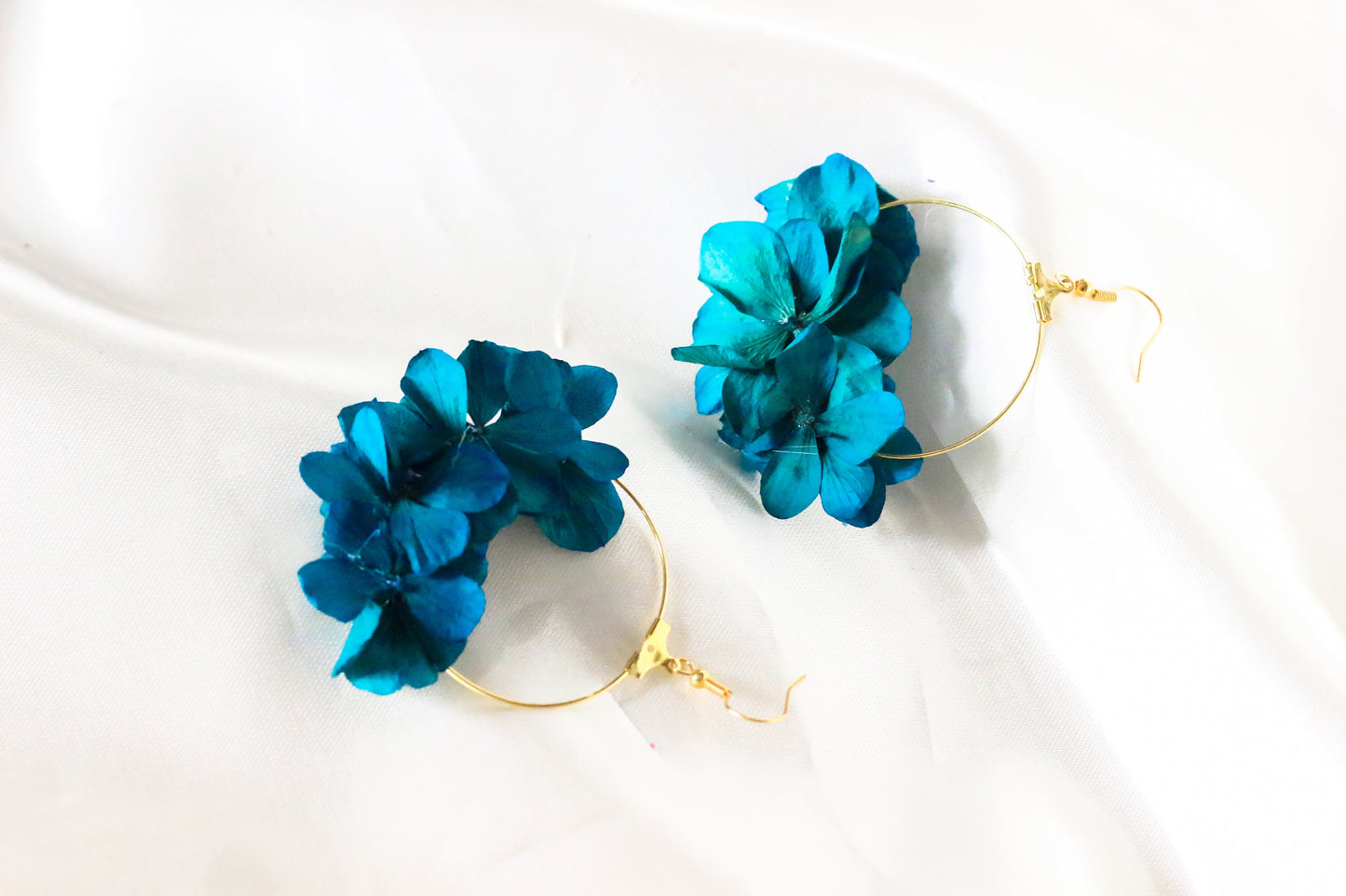 LUNA Floral Earrings/ Boucles d'oreilles preserved hortensia , bridal accessories, wedding accessories