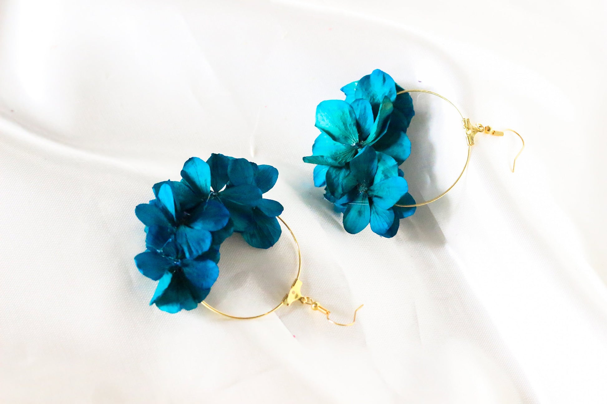LUNA Floral Earrings/ Boucles d'oreilles preserved hortensia , bridal accessories, wedding accessories