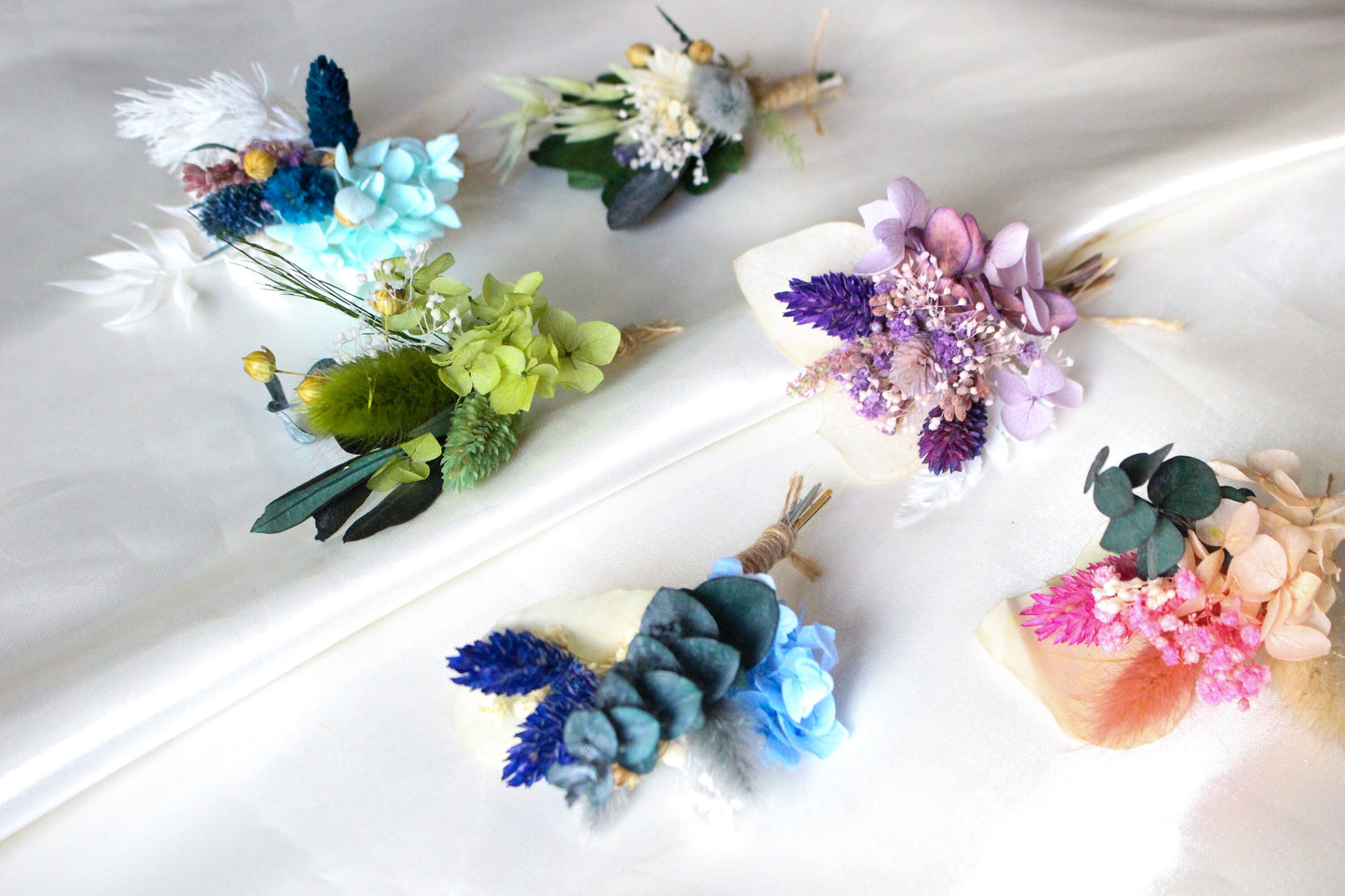 Collection of 6 colorful wedding buttonhole for bridal and groom, Boutonnière fleurs séchées pour mariage