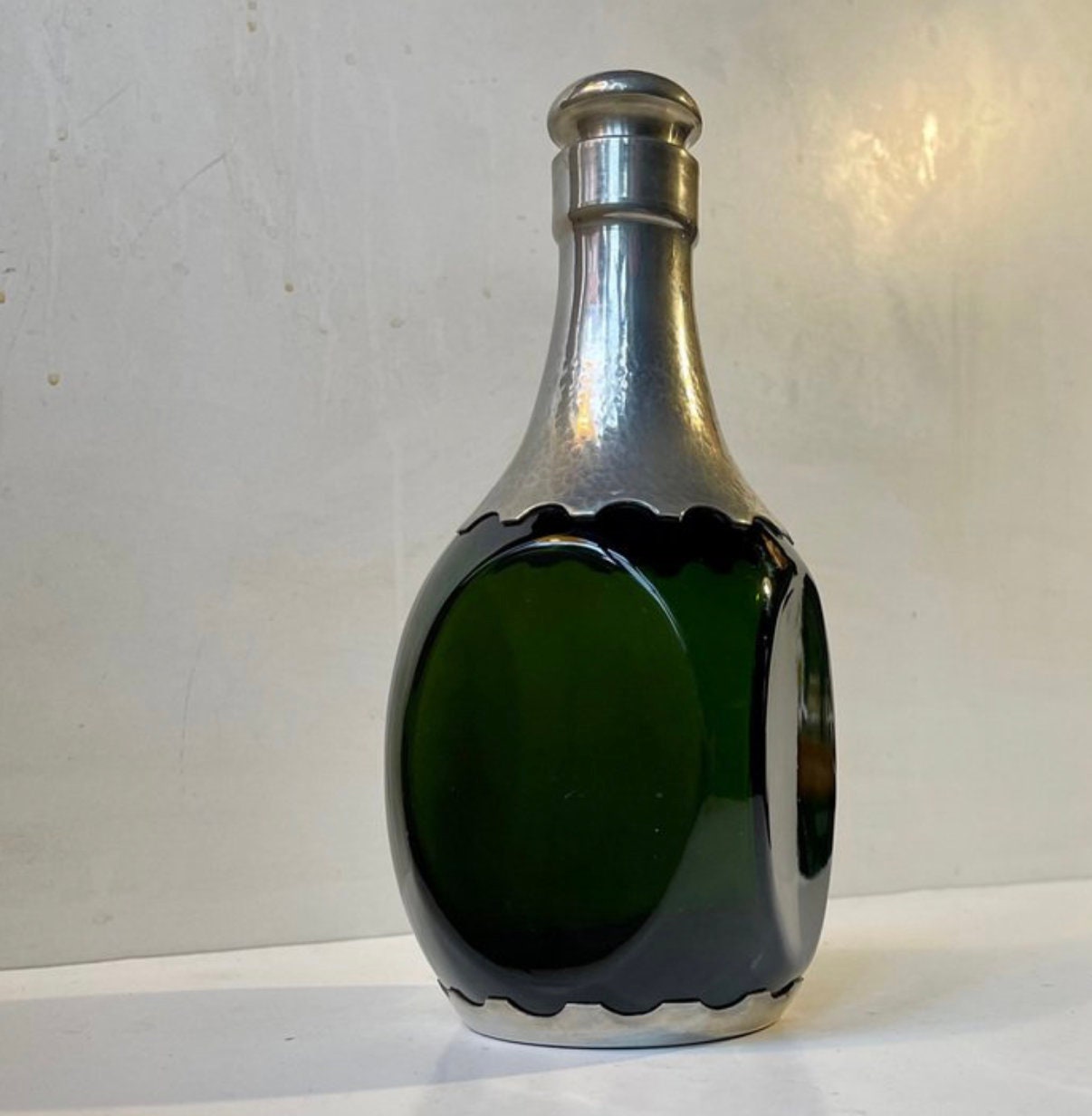Vintage Carafe Art Nouveau en Verre Vert et Étain, Danemark, 1910s