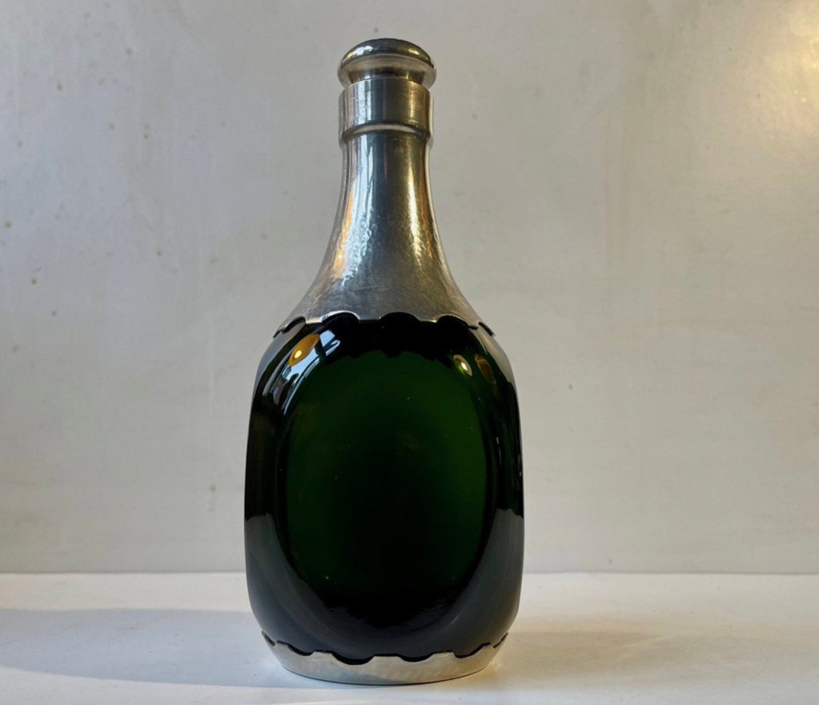 Vintage Carafe Art Nouveau en Verre Vert et Étain, Danemark, 1910s