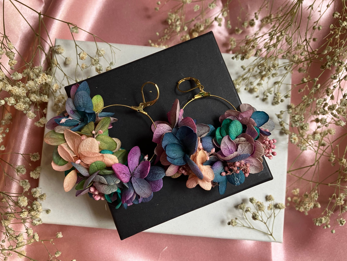 Camellia stabilized floral earrings DIY