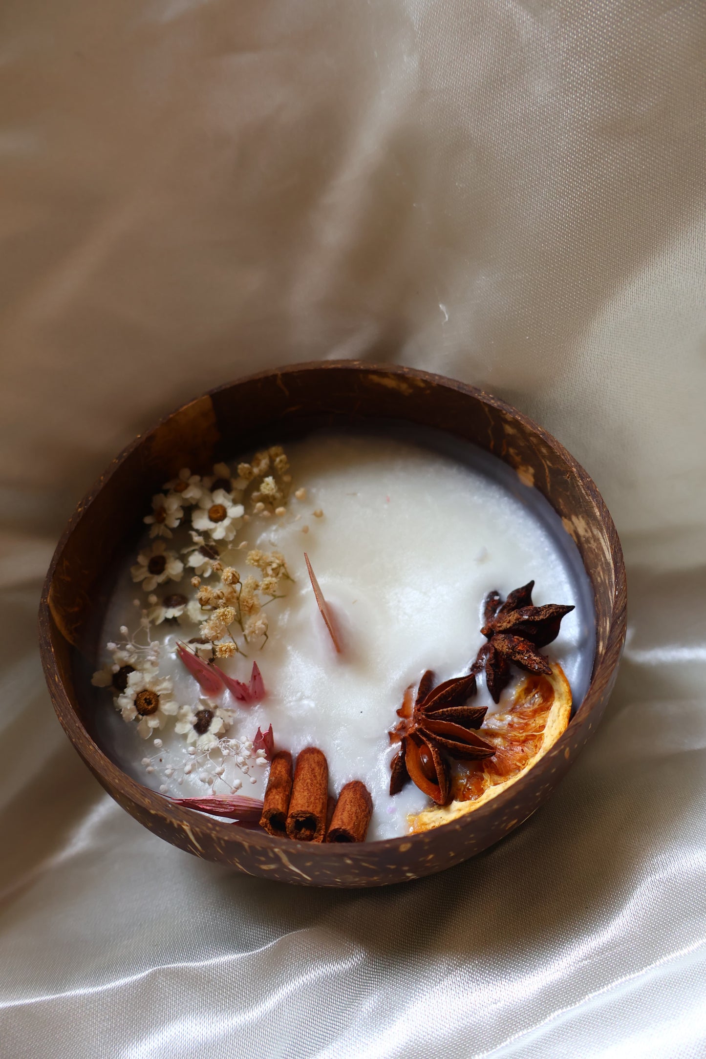 Scent Candle with dried flowers decoration