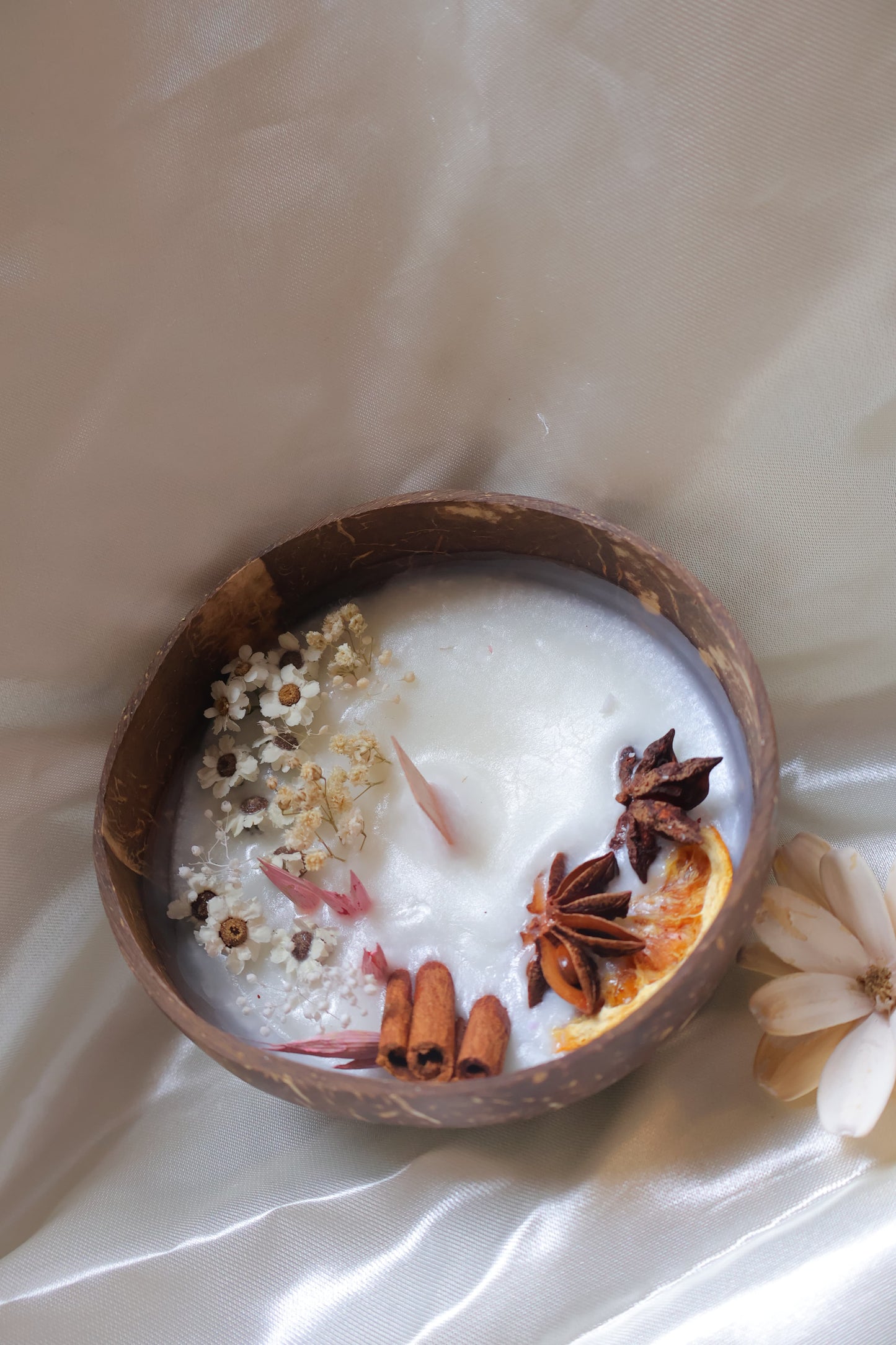 Scent Candle with dried flowers decoration