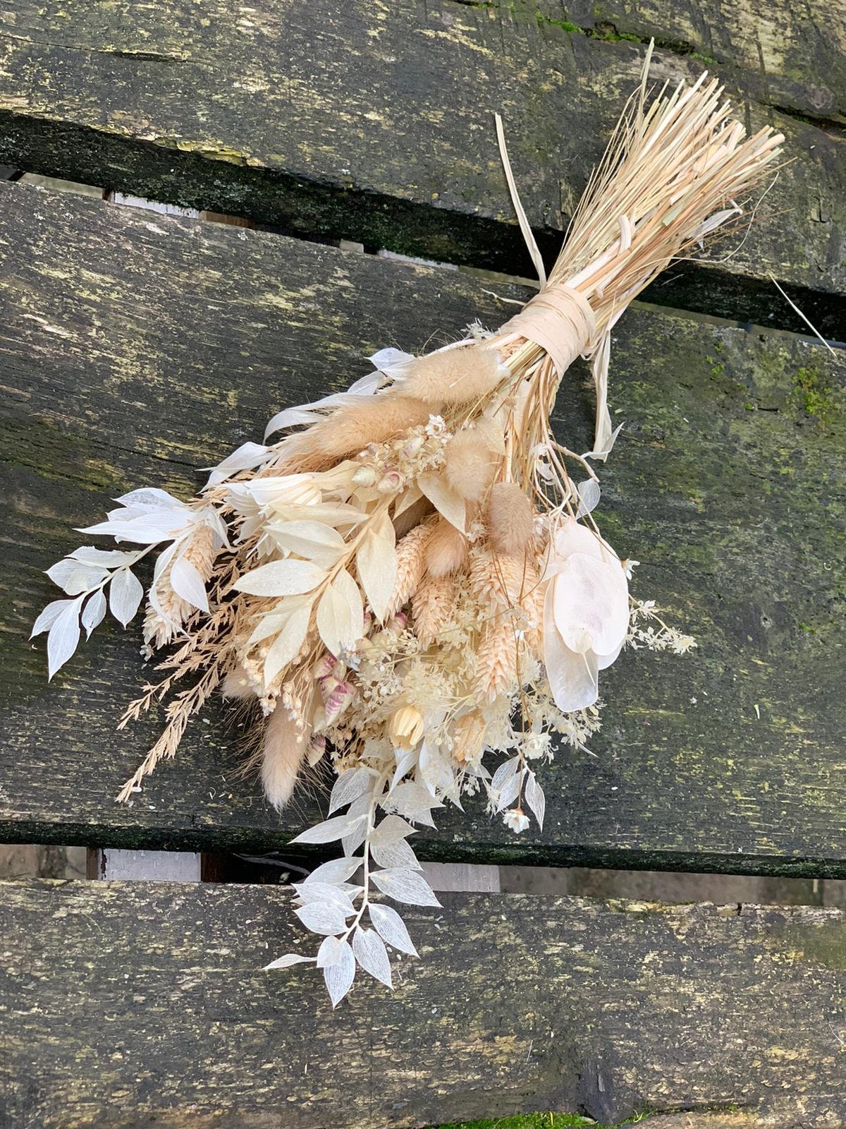 Bouquet blanc, rustic bunch, dried white composition bunch