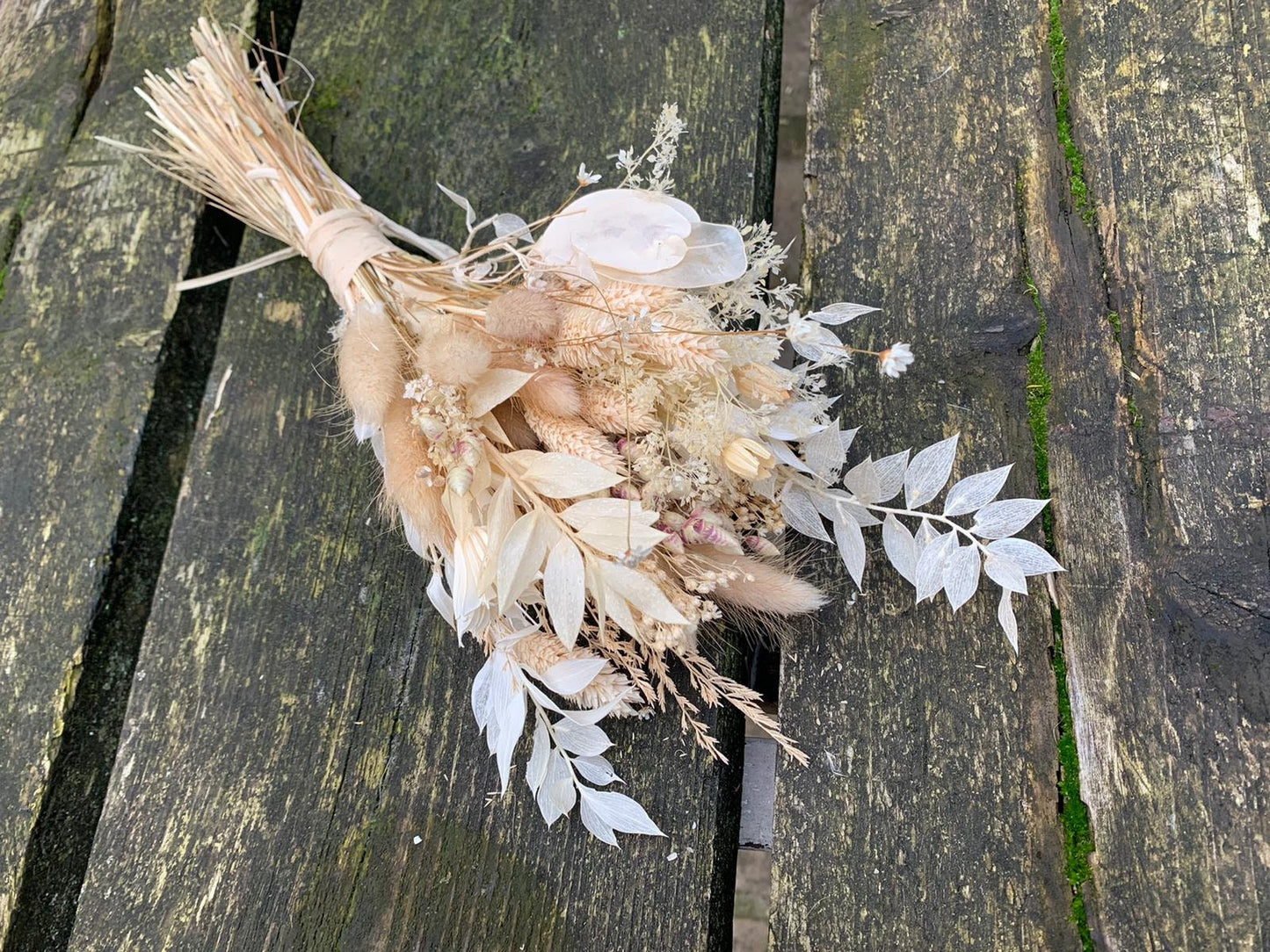 Bouquet blanc, rustic bunch, dried white composition bunch