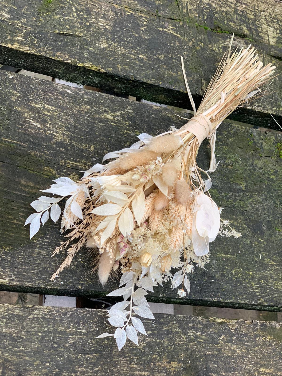 Bouquet blanc, rustic bunch, dried white composition bunch