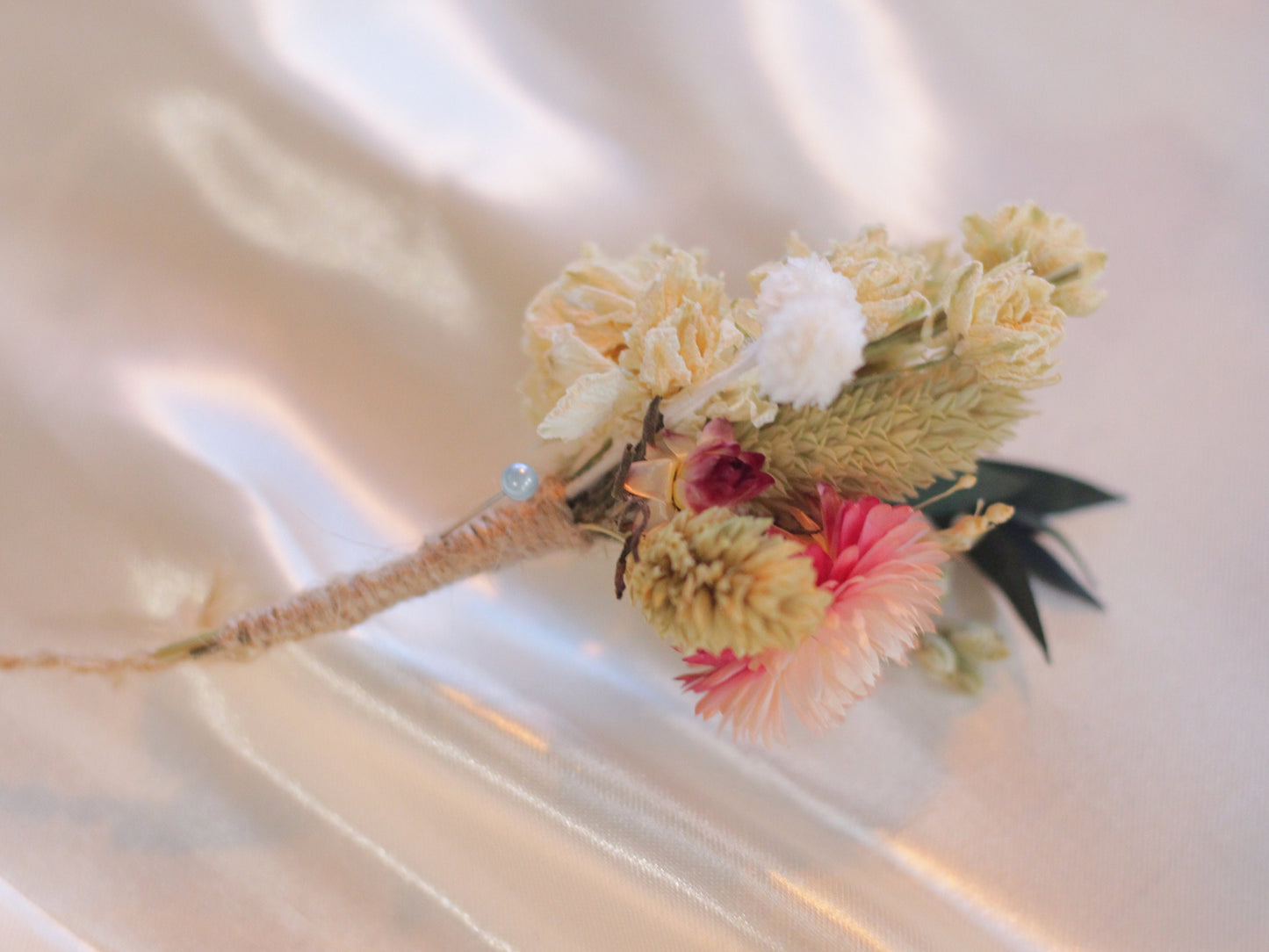 HANA wedding buttonhole for bridal and groom, Boutonniere for wedding in pink color
