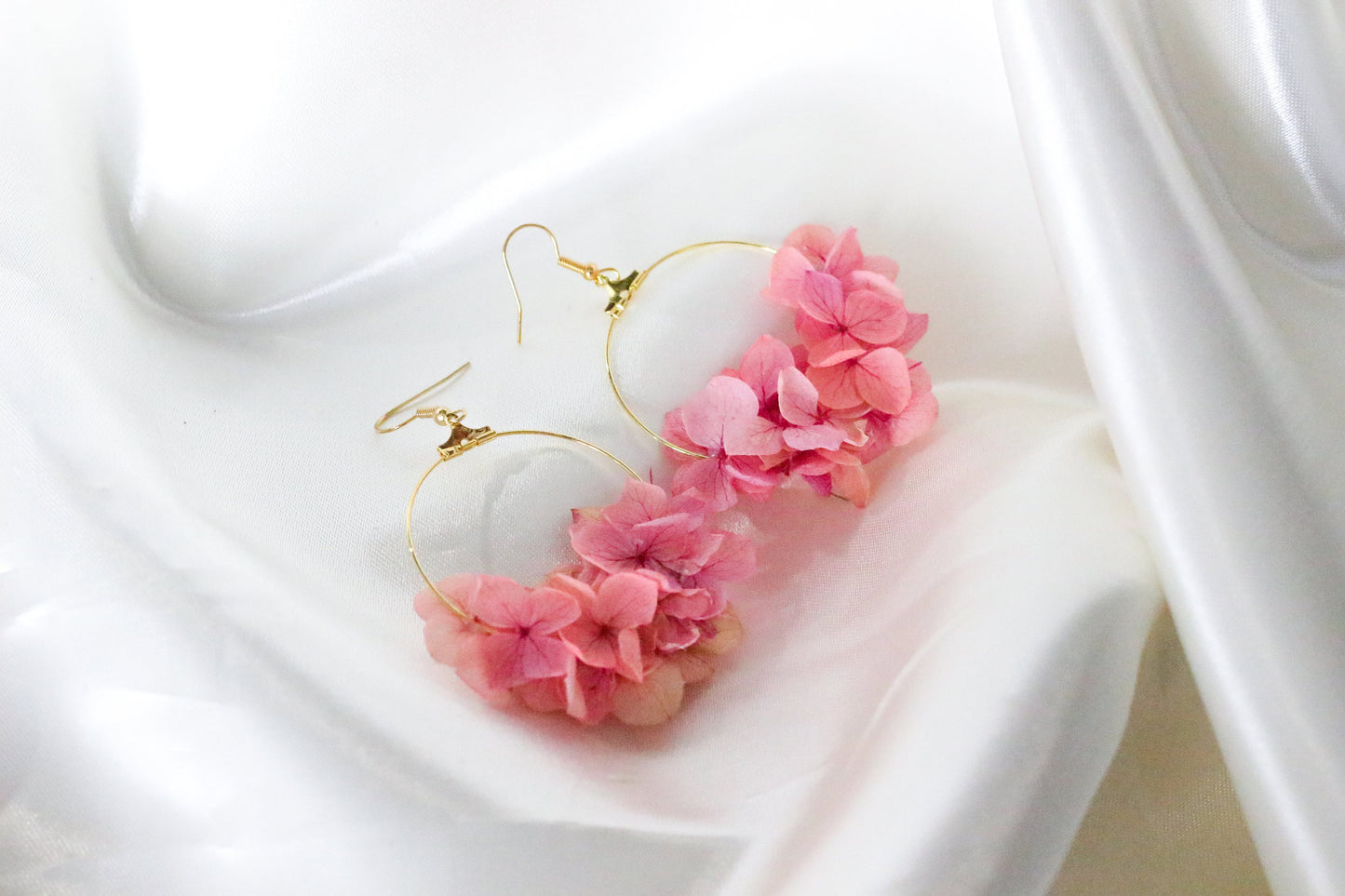 SARA Floral Earrings/ Boucles d'oreilles preserved hortensia , bridal accessories, wedding accessories