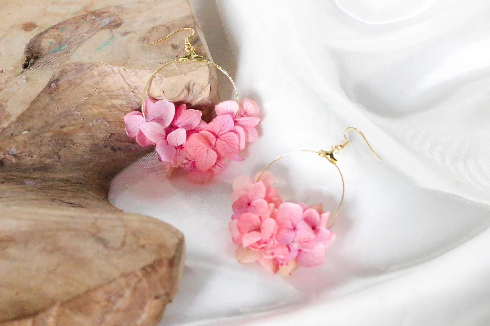 SARA Floral Earrings/ Boucles d'oreilles preserved hortensia , bridal accessories, wedding accessories