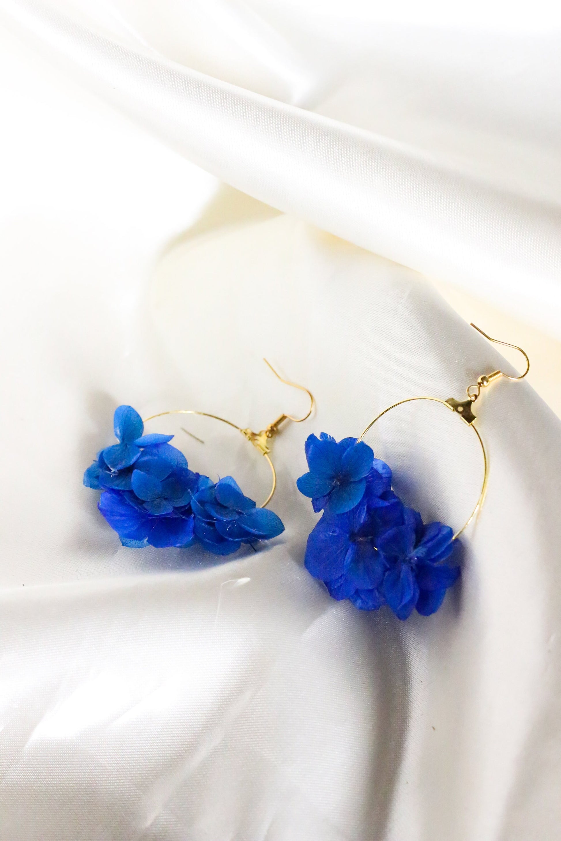 ELLA Floral Earrings/ Boucles d'oreilles preserved hortensia , bridal accessories, wedding accessories