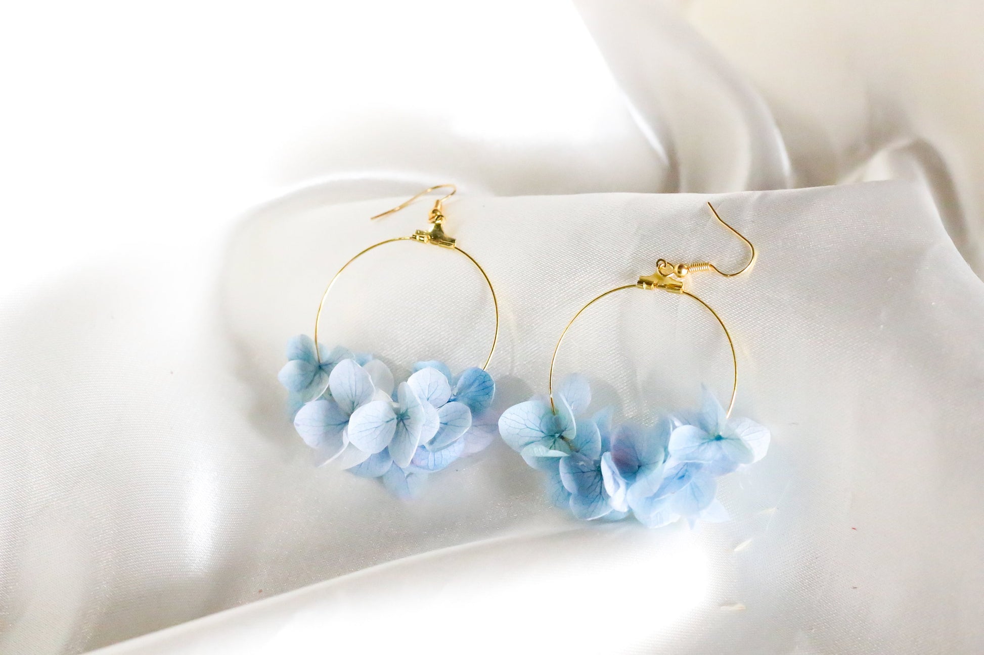 LAYLA Floral Earrings/ Boucles d'oreilles