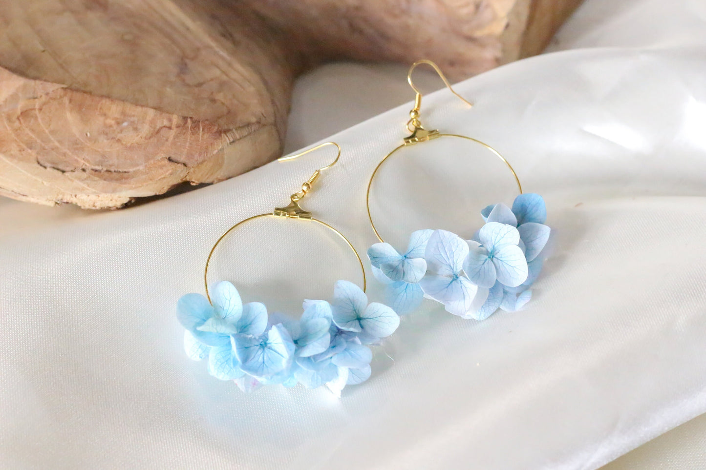 LAYLA Floral Earrings/ Boucles d'oreilles
